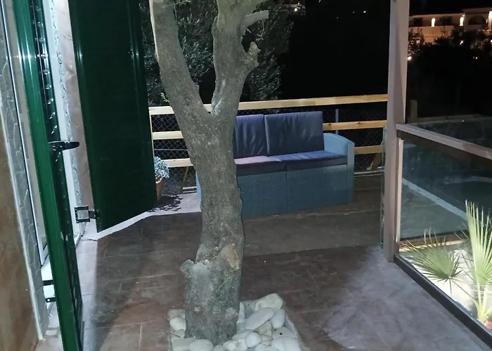 Maryelen Marathias Villa